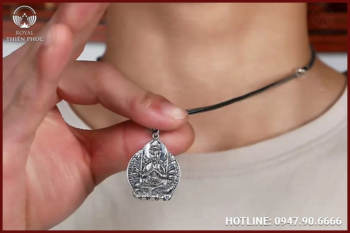 Có nên đeo dây chuyền mặt Phật không? 